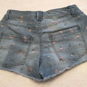 Wild Fable rose pattern frayed blue jean shorts 4